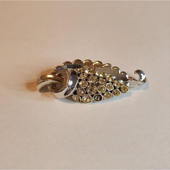 Vintage Coro Rhinestone Brooch Missimg 1 Gem - Picture 1 of 3